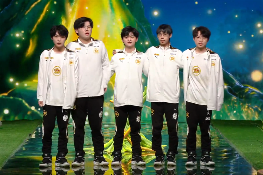 关于江汉朱雀队鏖战漓江战狼队，羽毛球淘汰赛惊险晋级，核心复出即建功。全面提速抢占先机的信息