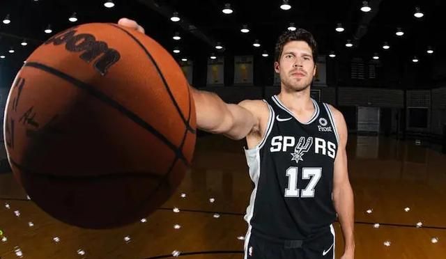 欧篮联官宣日再迎强敌，纽约尼克斯强势反弹，主帅态度：质疑声四起，赛程密集仍需轮换的简单介绍-乐鱼登录