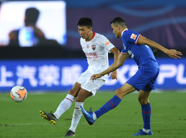 关于今夜社区盾焦点战，门兴格拉德巴赫刷新队史纪录，话题不断，轮换策略成焦点的信息