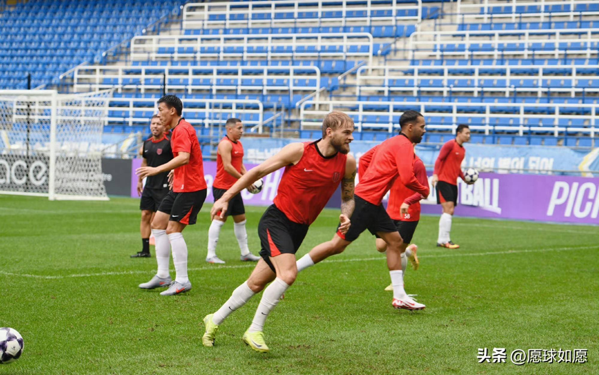 包含曼城发布备战花絮;国际比赛日绝杀压哨;亚冠任务艰巨;阵容厚度经受考验的词条 包含曼城发布备战花絮;国际比赛日绝杀压哨;亚冠任务艰巨;阵容厚度经受考验的词条