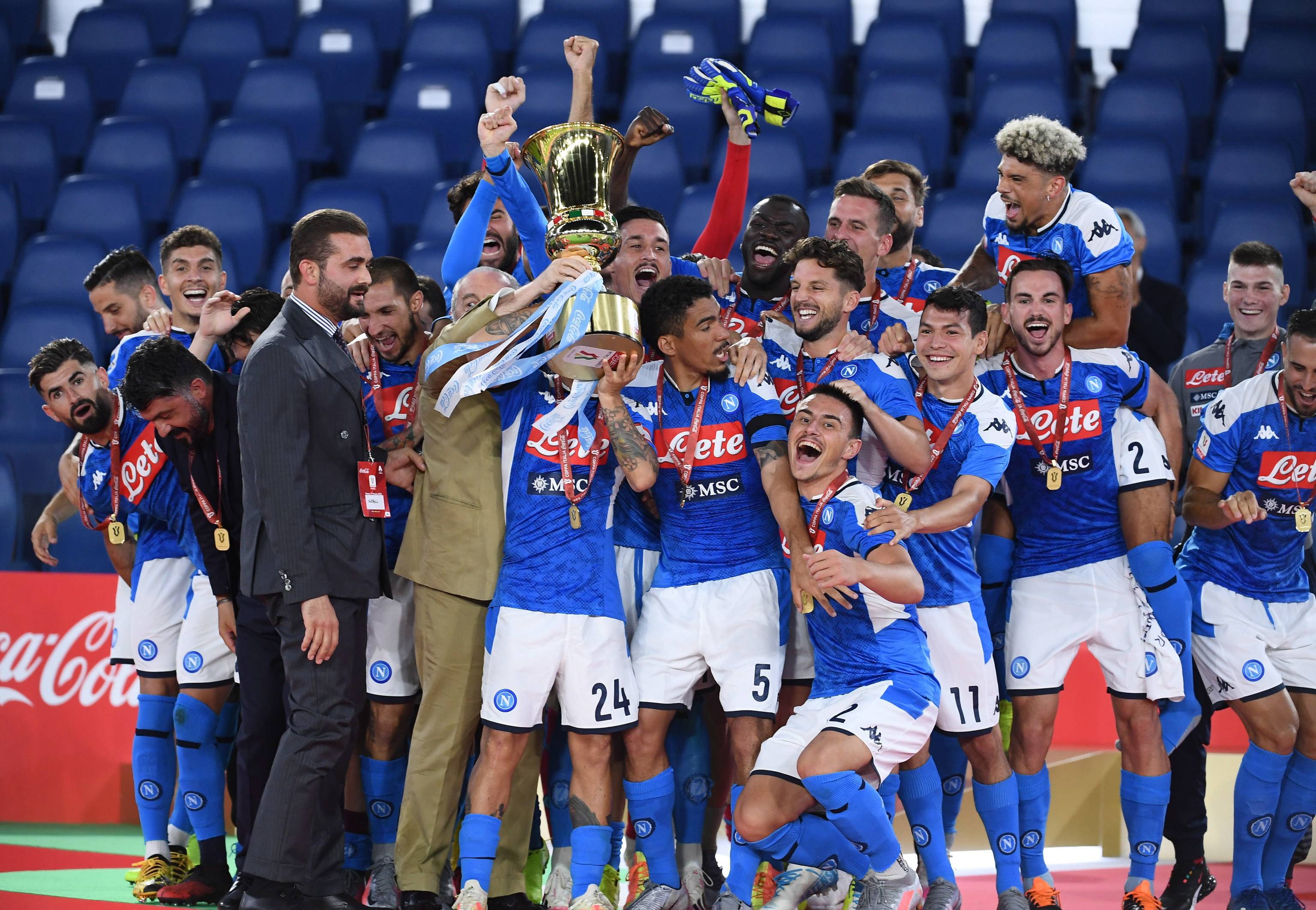  风云突变！那不勒斯集结日回应争议，意大利杯版图或变，气氛紧张，训练强度明显提升