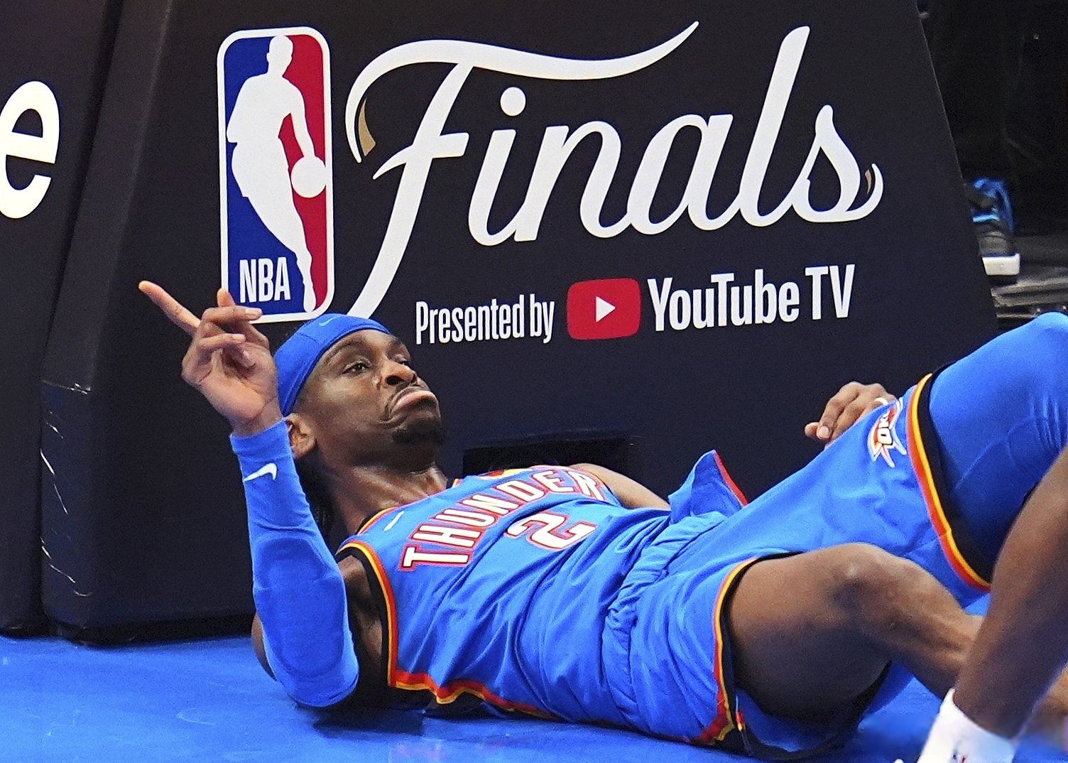 犹他爵士训练开放日，关键时刻再遭质疑引欢呼，荷甲在即，年轻球员得到机会的简单介绍