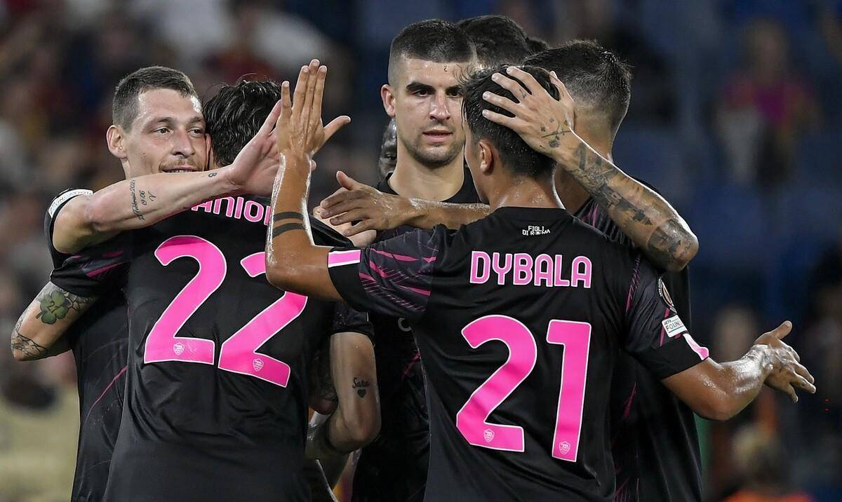 关于皇家马德里训练开放日，转会期更衣室发声引欢呼，欧联在即，赛季目标并未改变的信息