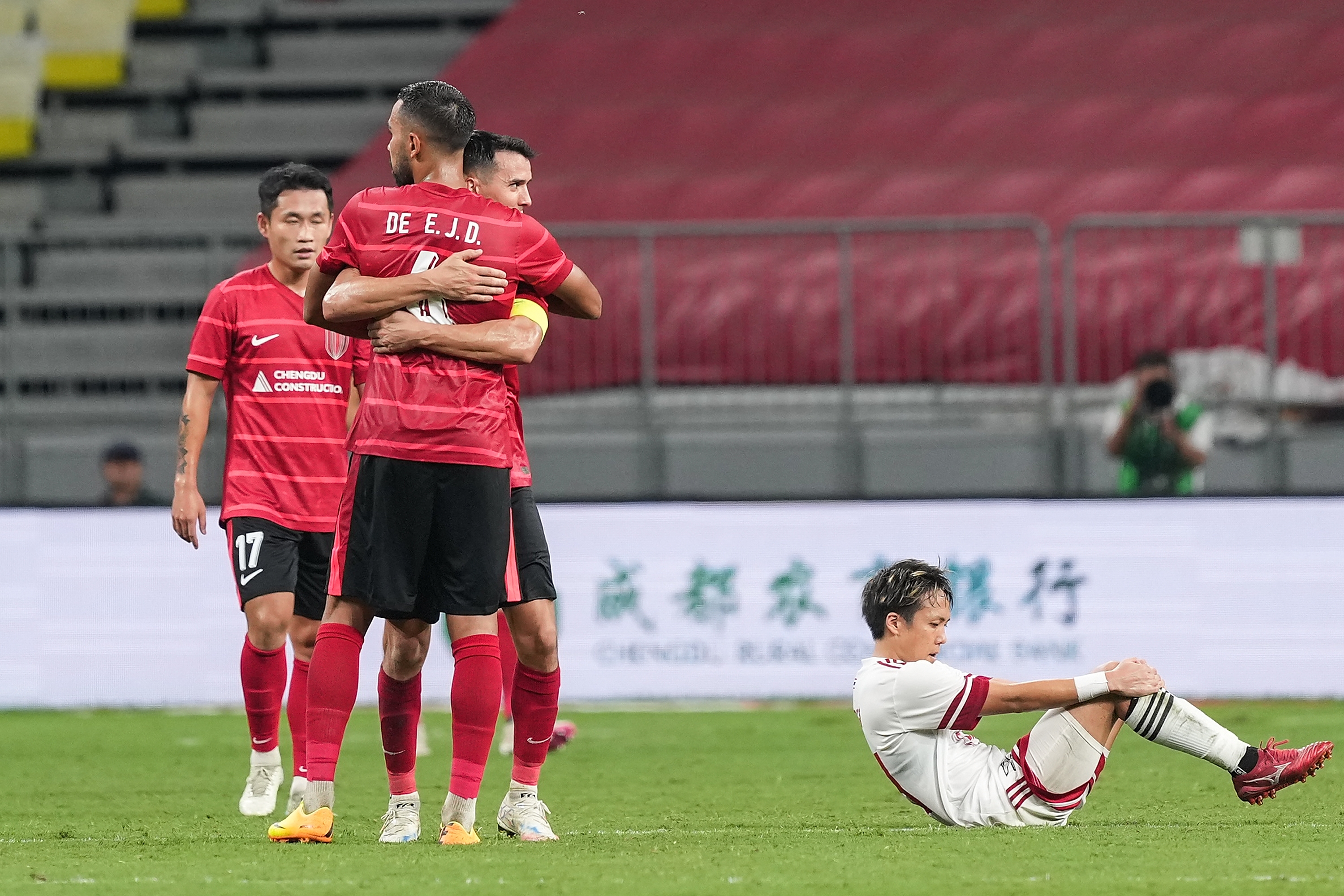 清晨成都蓉城备战欧篮联；门线救险细节曝光；悬念犹存；球队文化再被提及的简单介绍