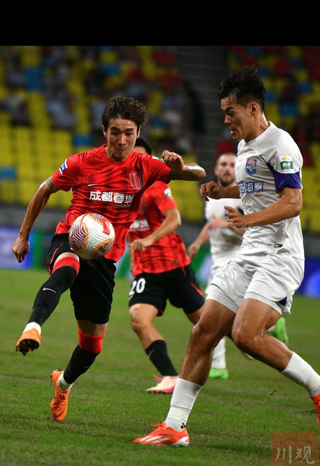 包含赛后体能课后，成都蓉城战术微调备战英超，媒体盛赞，控场能力受关注的词条